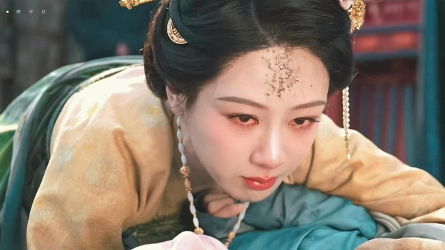 Duong Tu plays in "Quoc sac phuong hoa". Photo: Producer.