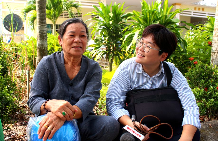 Voi nhieu nguoi, day la buoi hop mat rat quan trong. Boi do khong chi la mon qua, ma con la ca tam long tri an cua nhung thay thuoc... Vi the khi nhan duoc thu moi, du dang duoc con trai dua ra Vung Tau cham soc, ba Ngo Thi Dep (70 tuoi, trai anh) van lan loi ve du. 