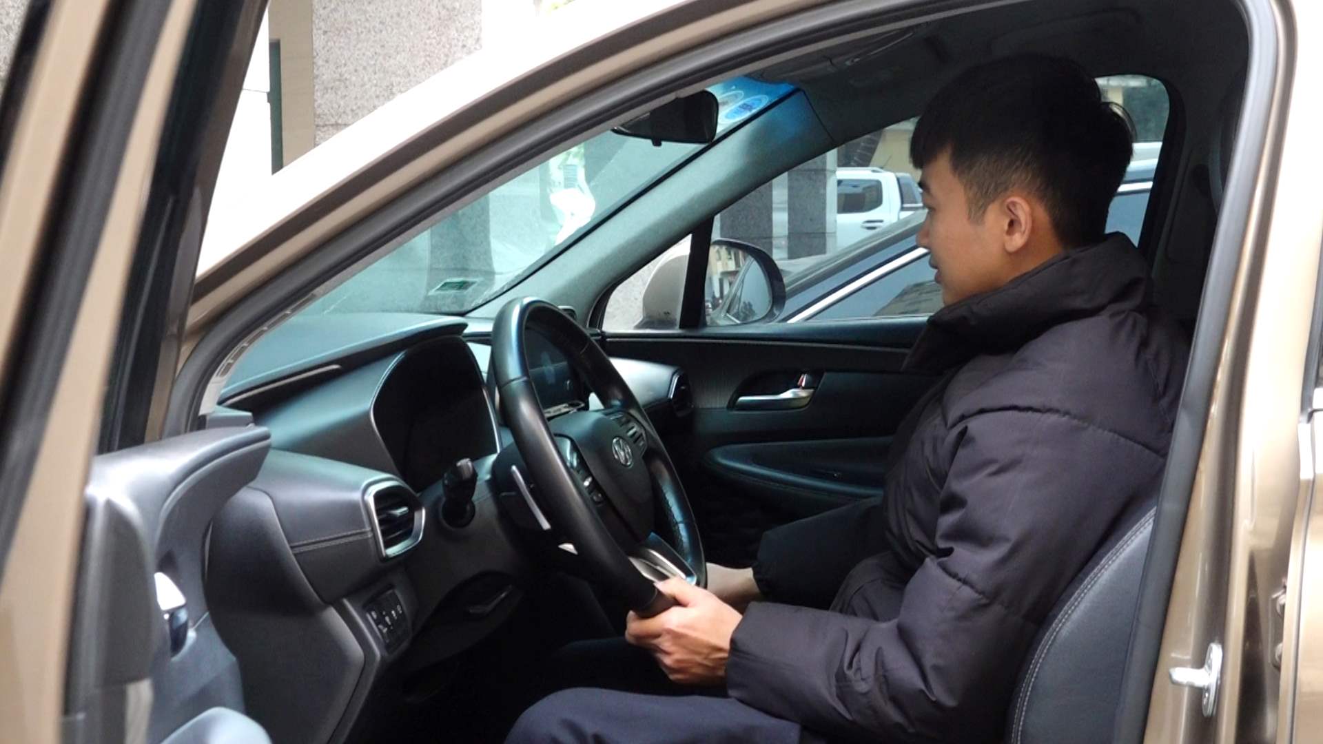 Car rental during Tet, customers will not receive full deposit if violated