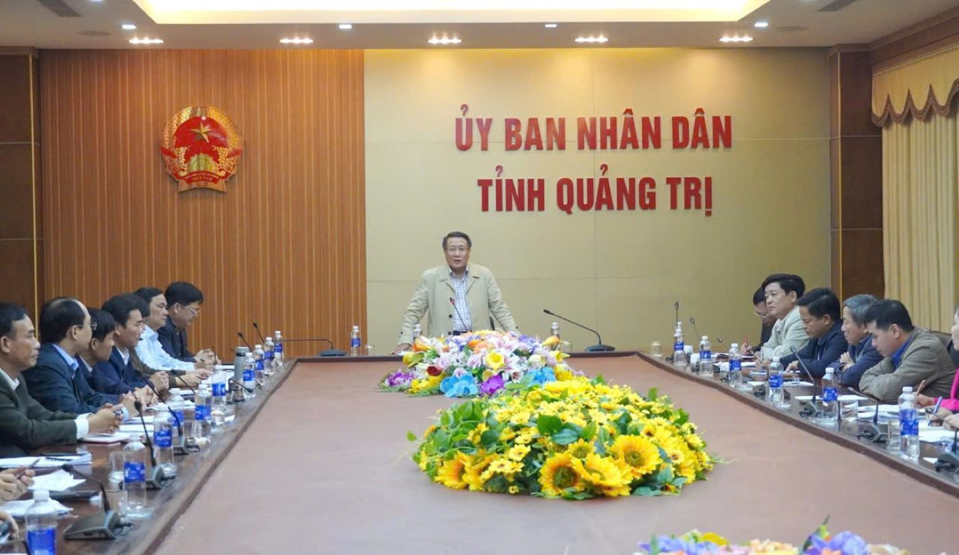 Quang Tri province held a meeting to implement the organizational arrangement. Photo: Tien Nhat