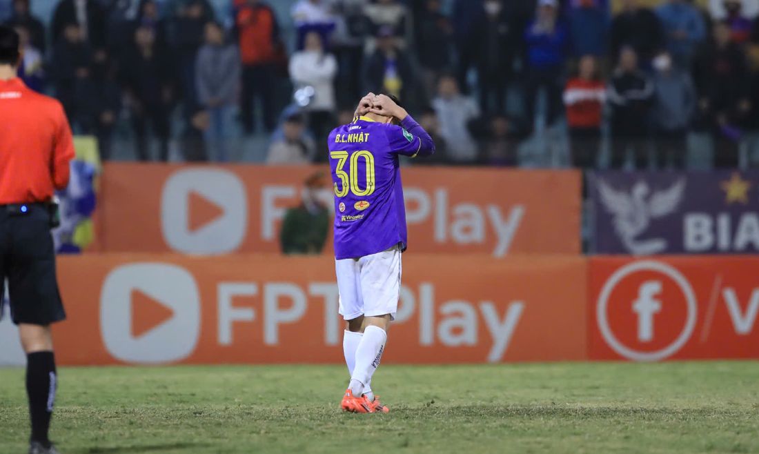 Hanoi FC was eliminated from the 2024-2025 National Cup after losing to Dong Thap in the round of 16. Photo: Minh Dan