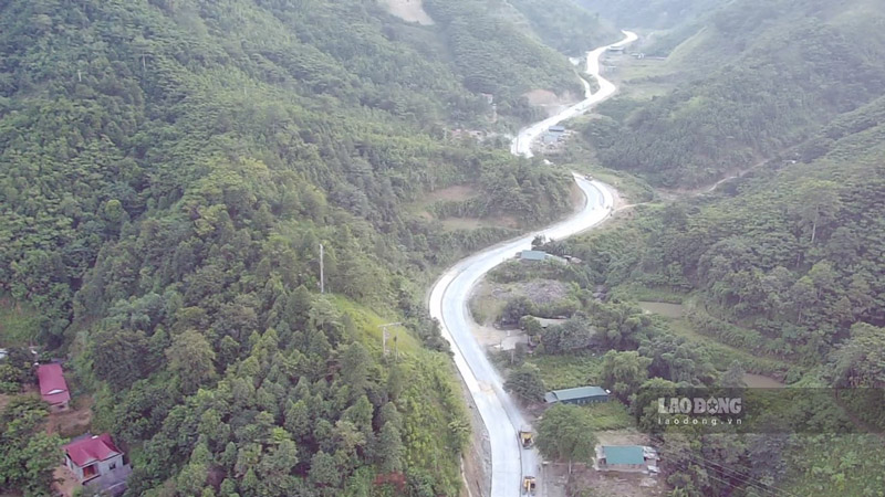 Section of National Highway 279, connecting Lai Chau with Hanoi - Lao Cai expressway via IC16 intersection. Photo: Dinh Dai