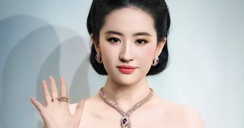 Liu Yifei Wins Chinese TV Queen Award liu-yifei-wins-chinese-tv-queen-award