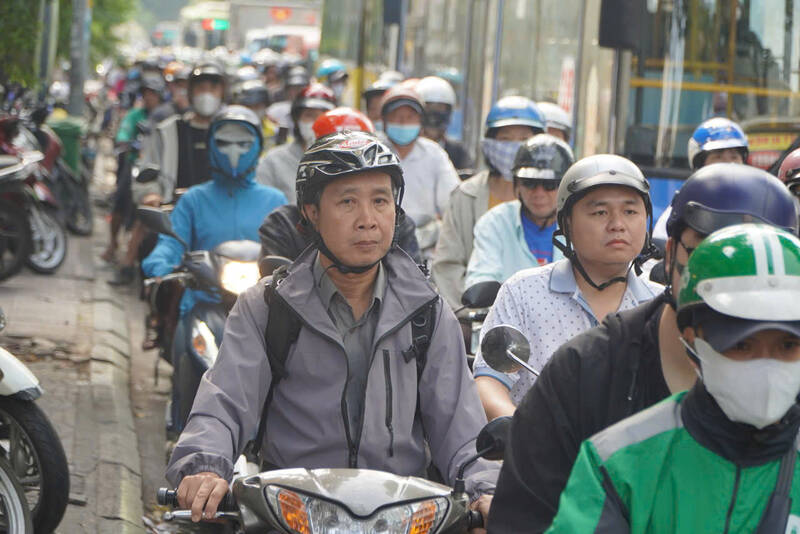 Nhung ngay gan day, thoi tiet TPHCM lien tuc lanh vao sang som va dem. Anh: Nguyen Chan