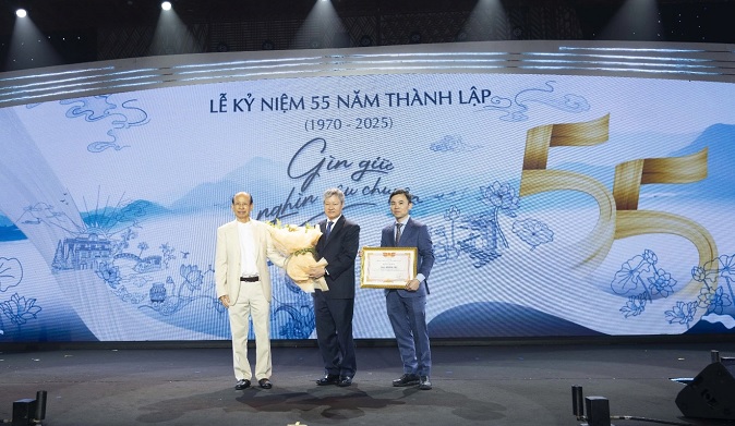 Anh: Minh Long