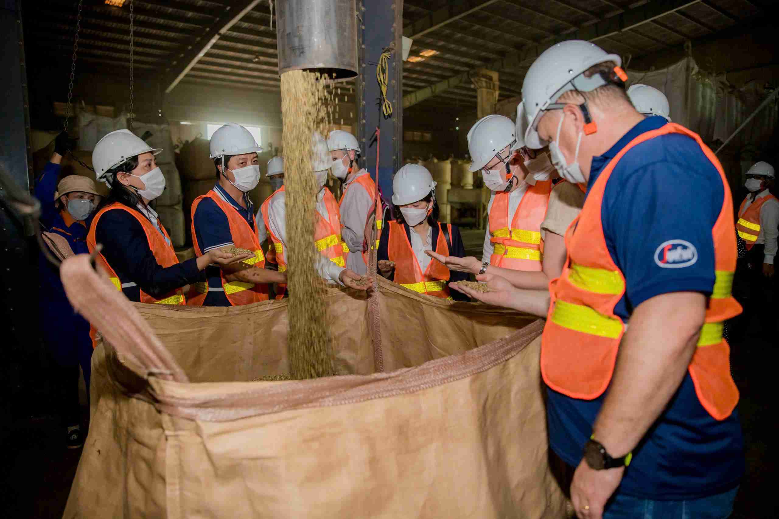 Dak Lak agricultural enterprises need loans to expand their business. Photo: Bao Trung
