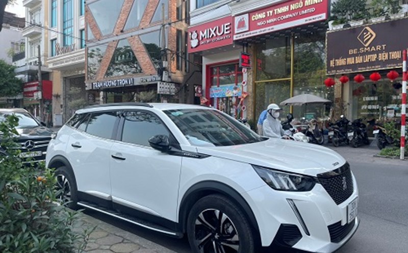 Self-drive car rental services attract customers during Tet. Photo: Minh Hanh