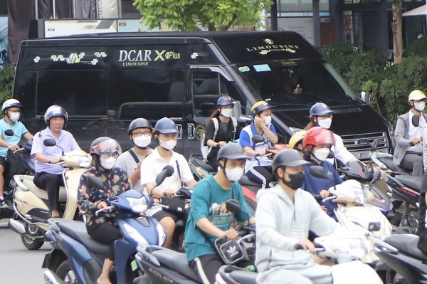 Motorcycle emission inspection is a new content in the law. Photo: Xuyen Dong