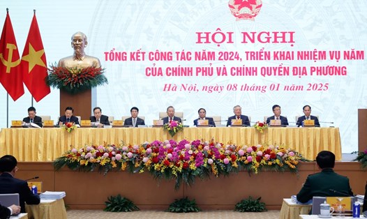 Chính phủ yêu cầu xây dựng bộ máy hành chính nhà nước tinh gọn, hiệu lực, hiệu quả. Trong ảnh, các lãnh đạo Đảng, Nhà nước dự hội nghị tổng kết công tác năm 2024, triển khai nhiệm vụ năm 2025 của Chính phủ và chính quyền địa phương. Ảnh: Nhật Bắc