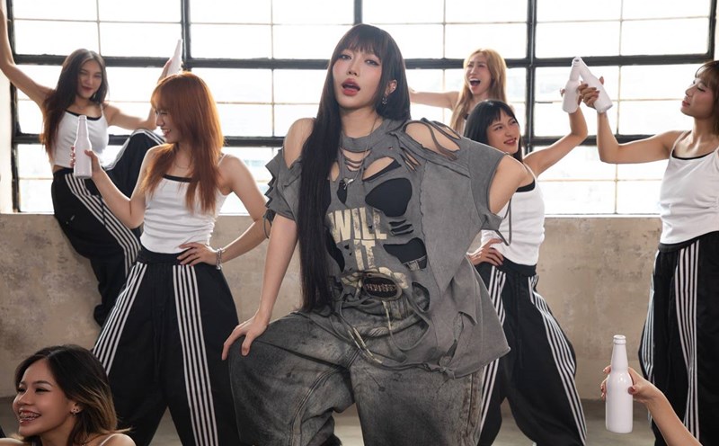 Dieu Nhi performs choreography. Photo: Artist provided.