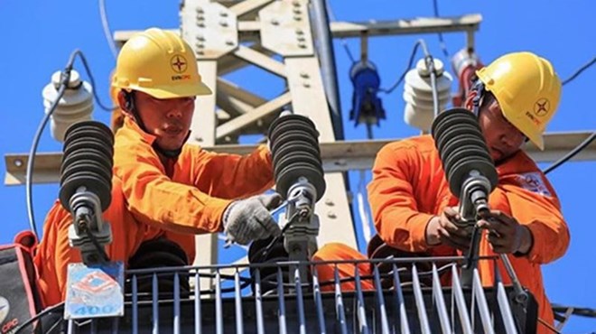VCCI proposed lowering the threshold for average electricity consumption so that businesses can participate in direct electricity trading, especially in cases of trading via private lines. Illustration photo: EVN