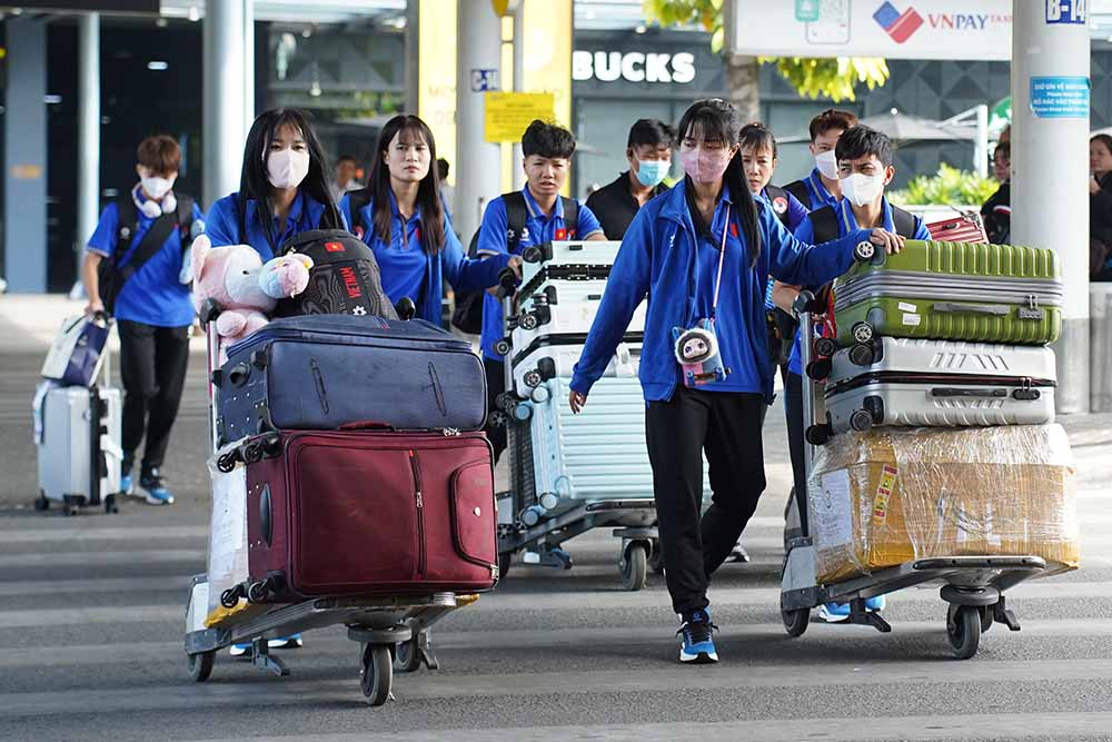 Vietnam women's futsal team travels to Myanmar to participate in the 2025 Asian women's futsal qualifying round. Photo: Thanh Vu