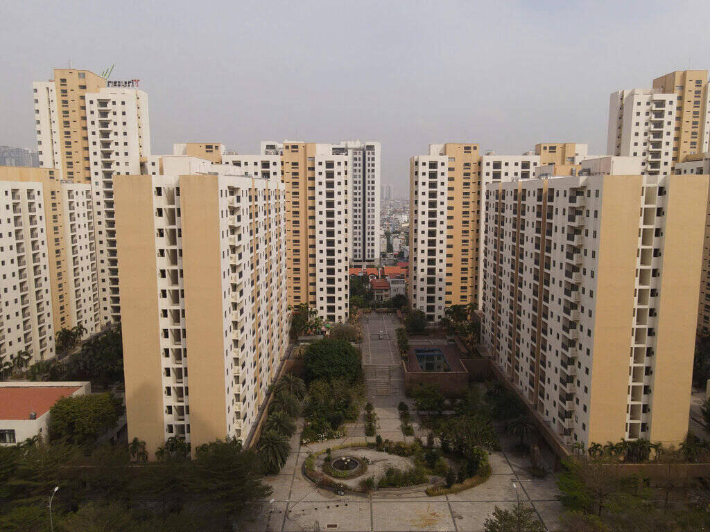 The handling of wasteful abandoned resettlement housing funds has not been effective. Photo: Anh Tu