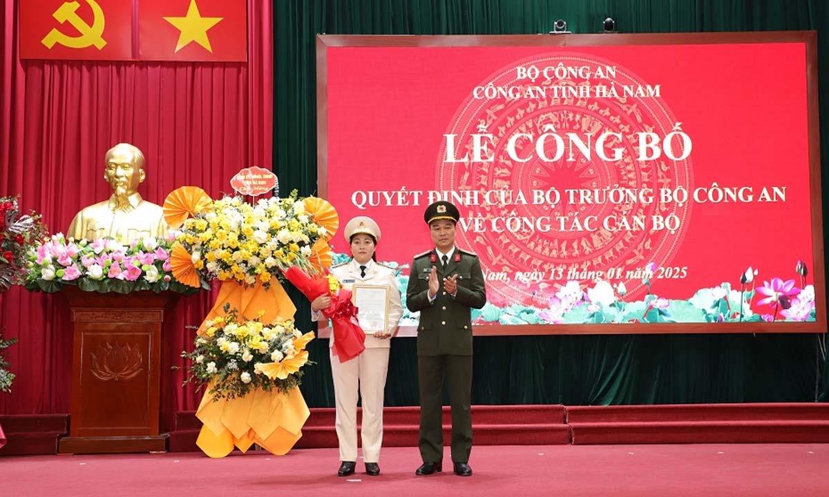 Lieutenant Colonel Do Thi Thu Hien - Chief of Phu Ly City Police holds the position of Deputy Director of Ha Nam Provincial Police. Photo: Ha Nam Provincial Police