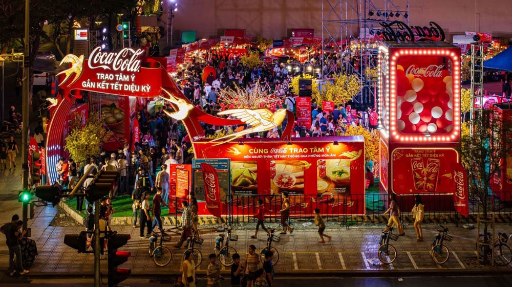 Coca-Cola kicks off the New Year's Eve festival at Nguyen Hue - Le Loi Square, District 1, HCMC. Photo: Provided by the company