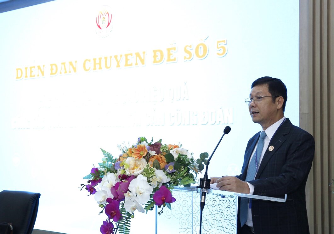 Mr. Tran Van Nhu - Vice Chairman of Vietnam Airlines Corporation Trade Union.