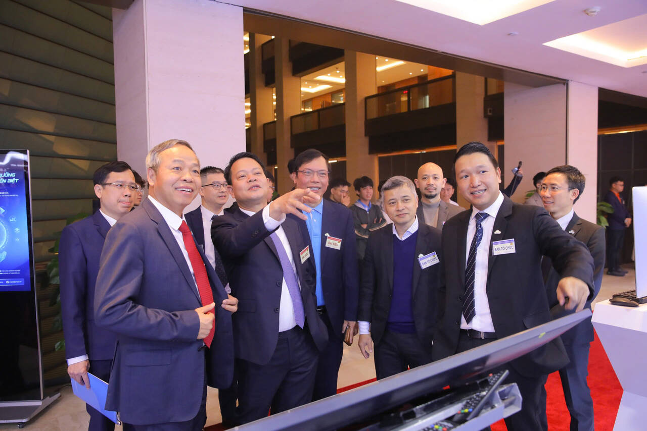 CMC's C.OPENAI ecosystem attracts attention from delegates. Photo: CMC