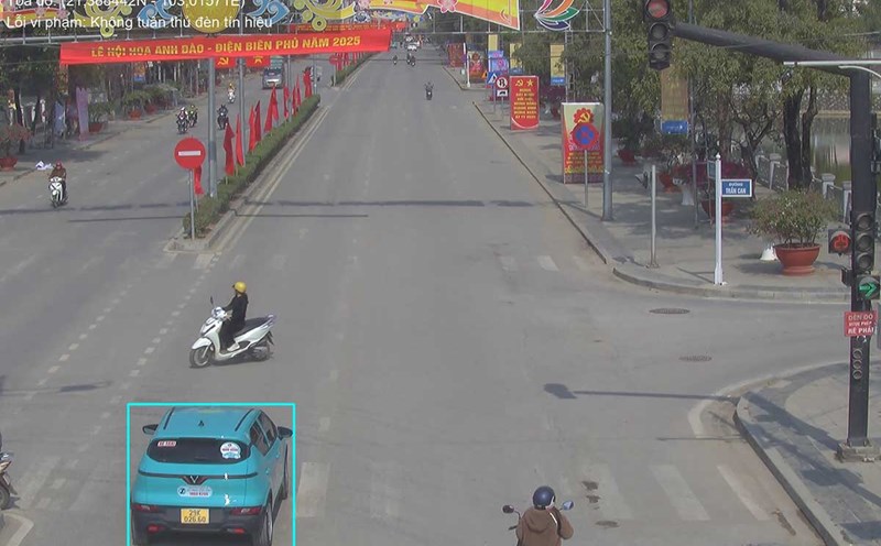 A case of being fined for the violation of "not obeying traffic light signals" (running a red light. Photo: CACC