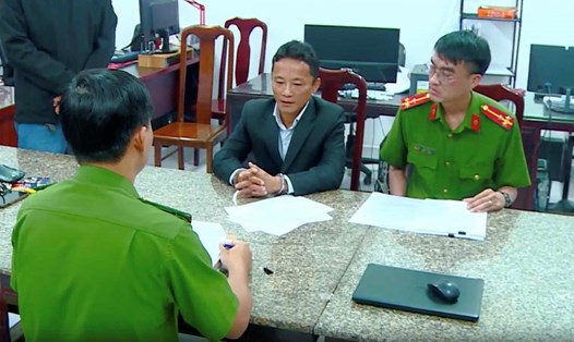 Công an đã khởi tố bị can, bắt tạm giam đối với người đàn ông đi xe Mercedes rút kiếm đe dọa người ở Nha Trang. Ảnh: Công an cung cấp