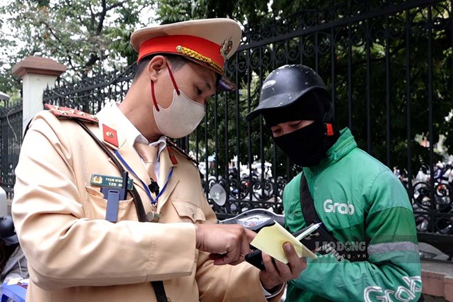 Traffic participants need to strictly comply with the deadline for paying fines to avoid being forced to pay or having their financial burden increased. Photo: To The.