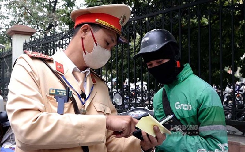 Traffic participants need to strictly comply with the deadline for paying fines to avoid being forced to pay or having their financial burden increased. Photo: To The.