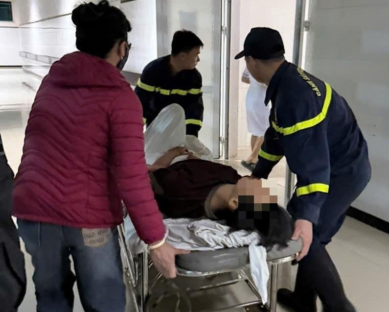 After being rescued, the victim was taken to the emergency room with multiple injuries. Photo: Provided by the police