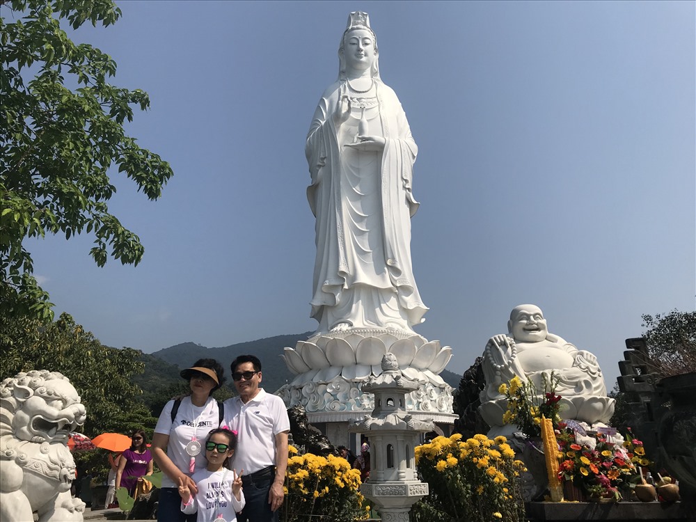 Chua Linh Ung la diem du lich tam linh nen den tai Da Nang. Anh: Trang TTDT Co so du lieu du lich Viet Nam