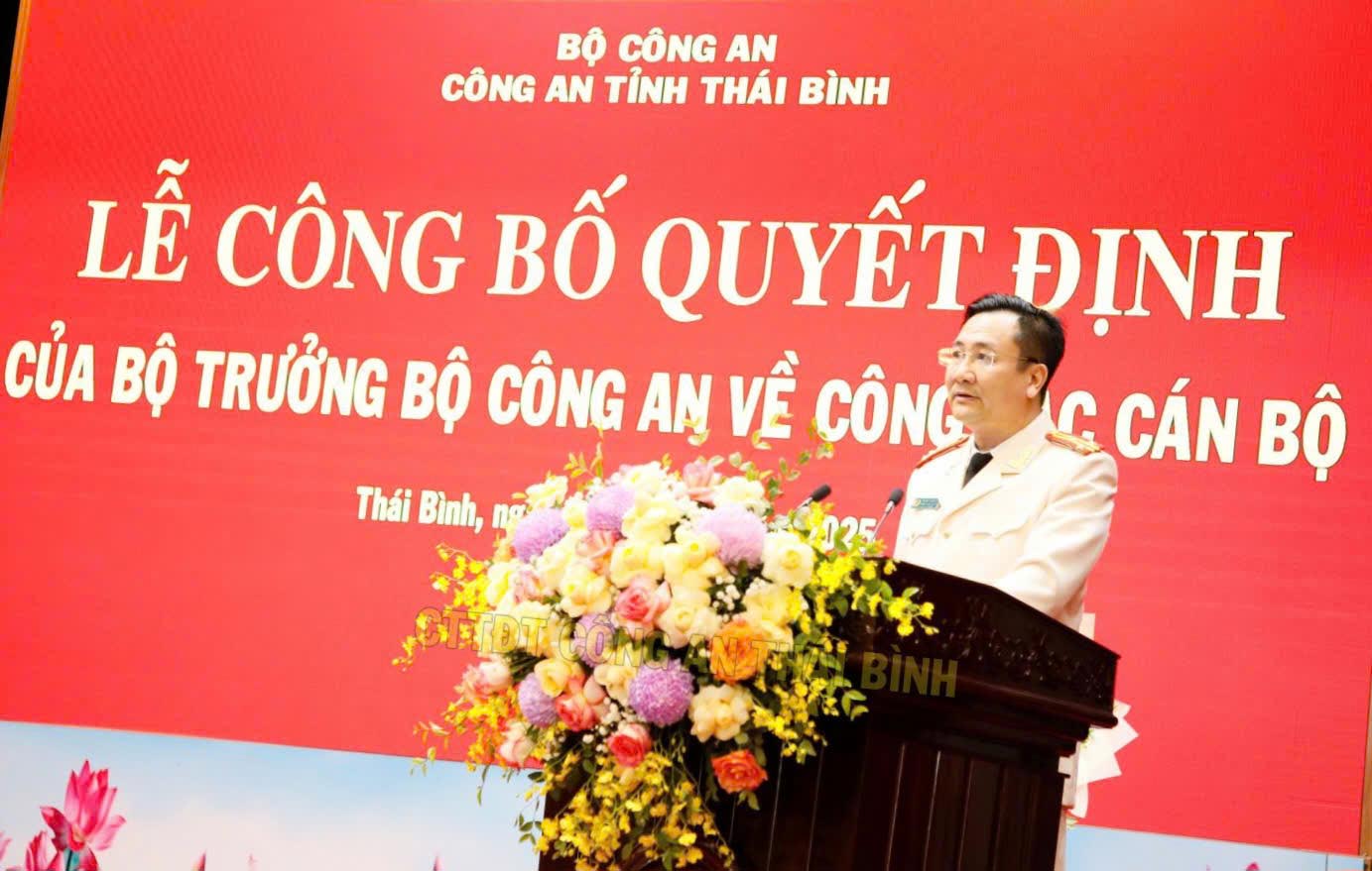 Lieutenant Colonel Pham Thanh Tien - Deputy Director of Thai Binh Provincial Police Department gave a speech accepting the assignment. Photo: Viet Anh/Thai Binh Provincial Police Department