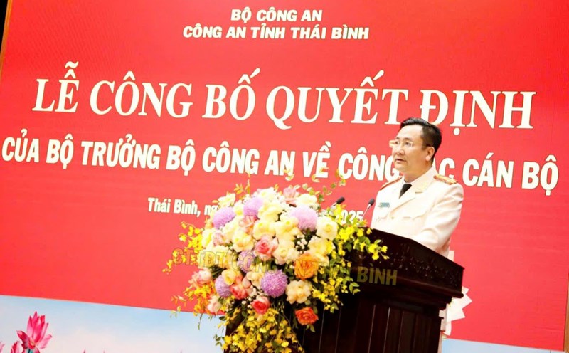 Lieutenant Colonel Pham Thanh Tien - Deputy Director of Thai Binh Provincial Police Department gave a speech accepting the assignment. Photo: Viet Anh/Thai Binh Provincial Police Department