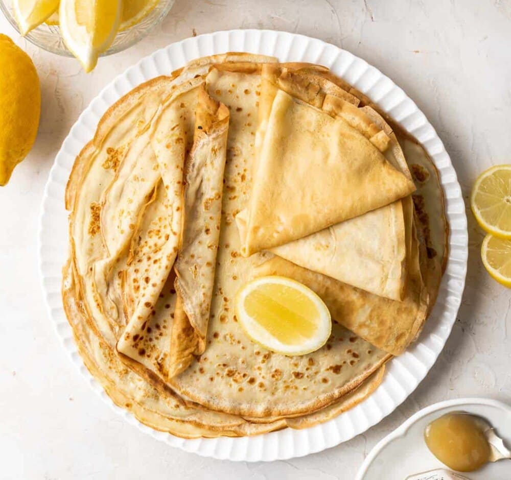 Delicious lemon crepe cake will be the perfect choice to treat guests on Tet holiday. Photo: Quoc Chung