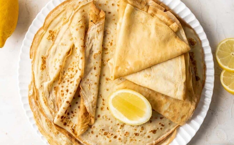 Delicious lemon crepe cake will be the perfect choice to treat guests on Tet holiday. Photo: Quoc Chung