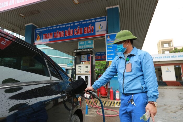 It is forecasted that domestic gasoline prices in the next adjustment period may continue to increase. Illustration photo: Hai Nguyen