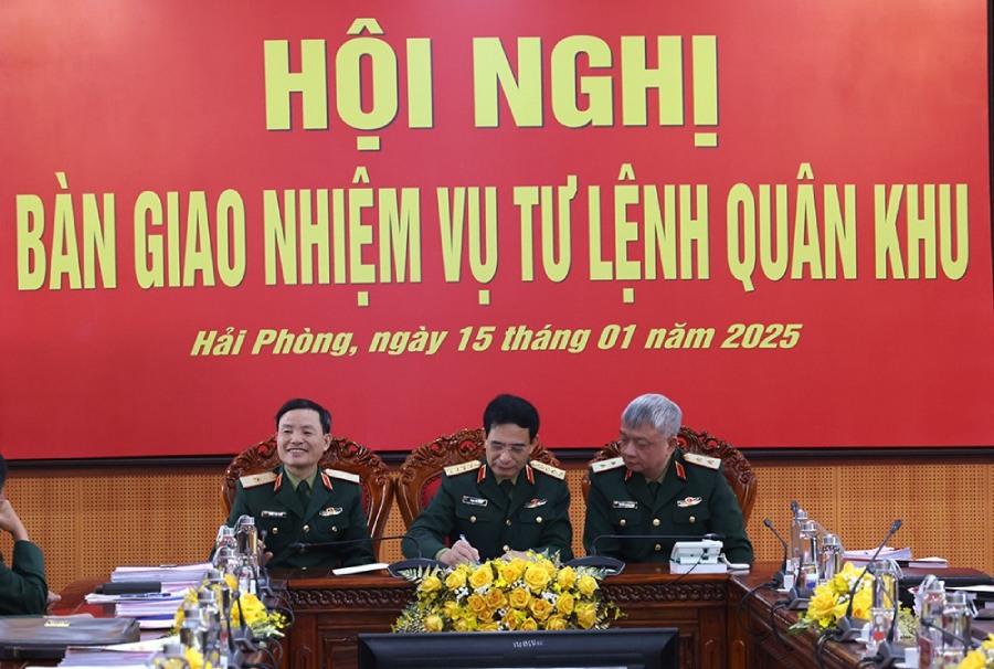 Conference to hand over the task of Commander of Military Region 3 to Major General Luong Van Kiem. Photo: Ministry of National Defense