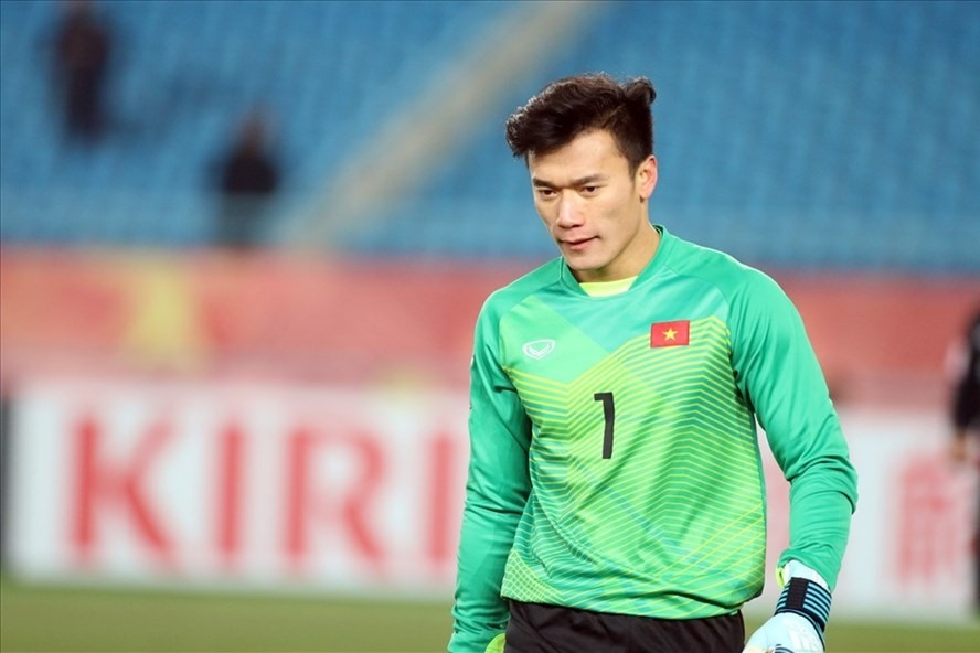 Goalkeeper Bui Tien Dung's career has been quite bumpy after his victory with U23 Vietnam in 2018. Photo: Huu Pham