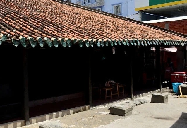 Vuong Hong Sen ancient house seen from outside. Photo: Dong Du.