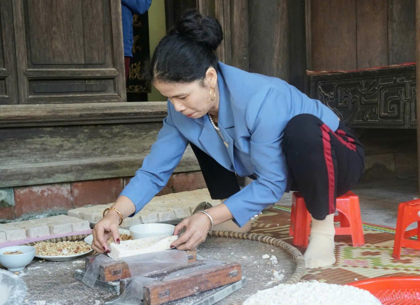 Banh long is a special Tet gift of Hai Duong people. Photo: Cong Hoa