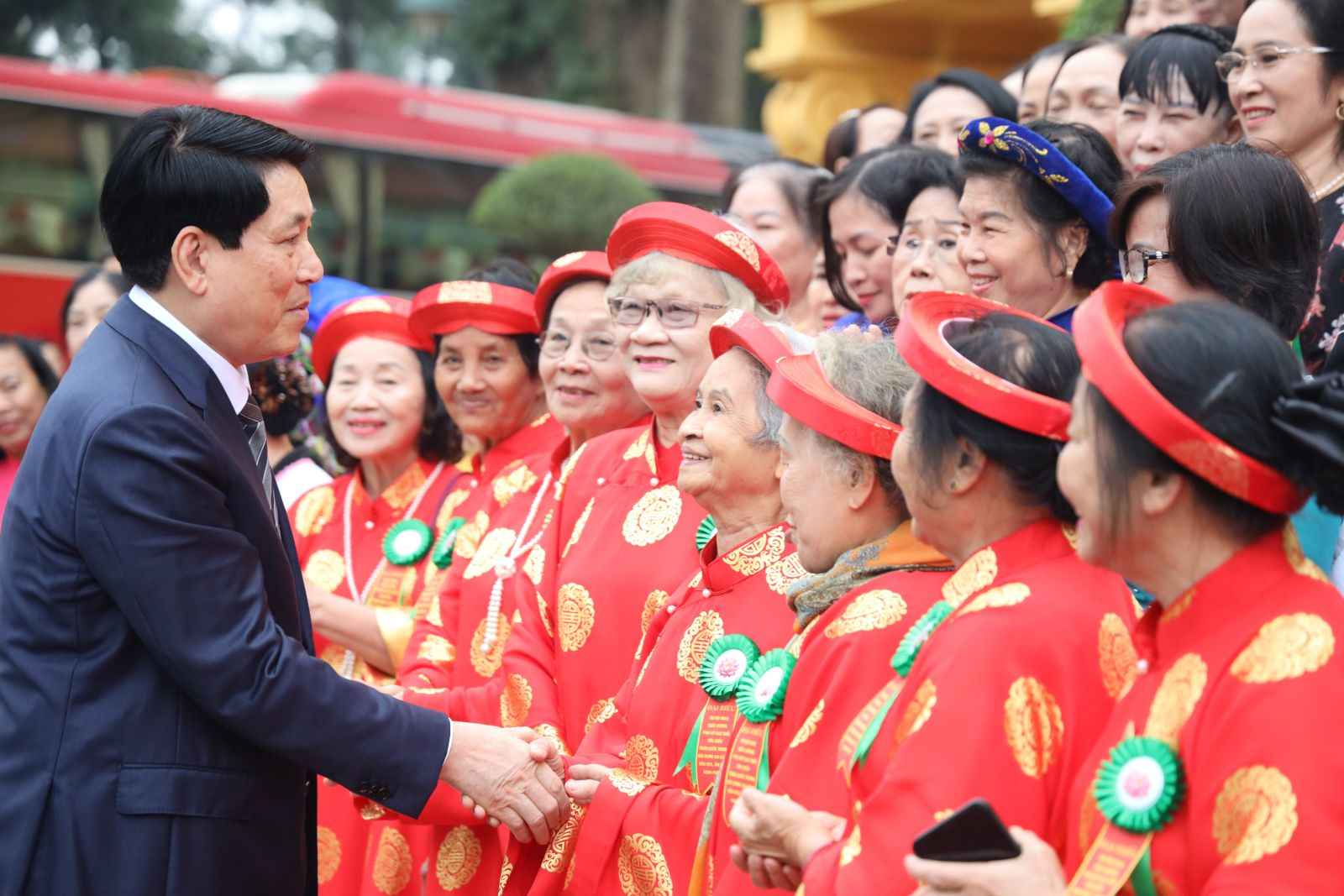 Politburo member and President Luong Cuong met with outstanding elderly women nationwide. Photo: Office of the President