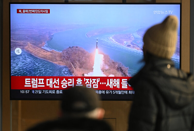 People watch a TV news report about North Korea firing multiple short-range missiles on January 14 in Seoul, South Korea. Photo: AFP