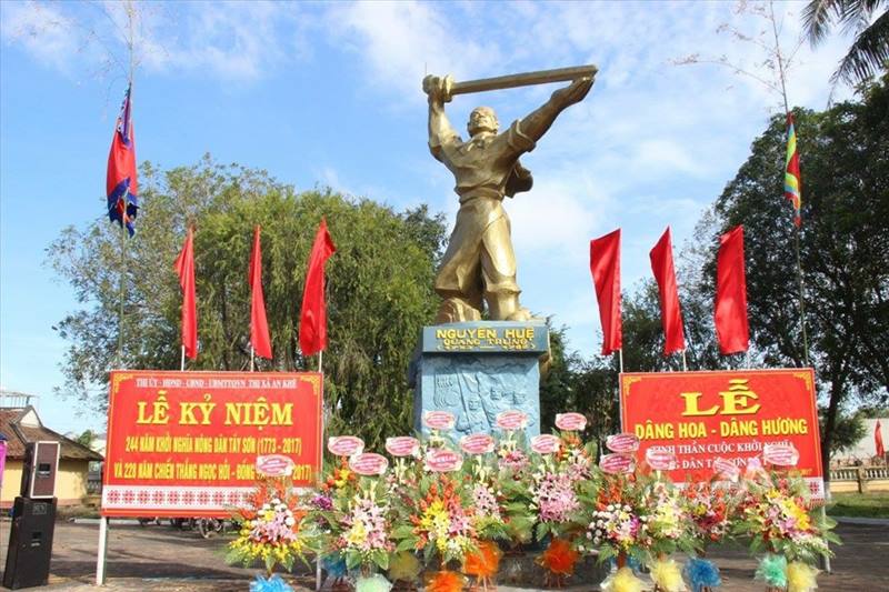 Tuong Vua Quang Trung - Nguyen Hue tai Di tich Tay Son thuong dao. Anh TXAK