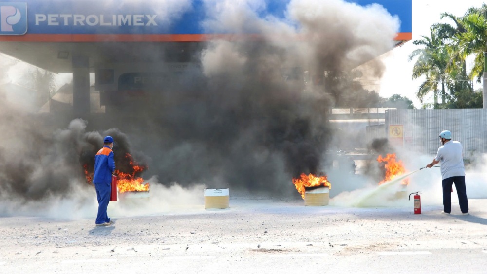 Hypothetical fire situation at a gas station. Photo: Tien Dung