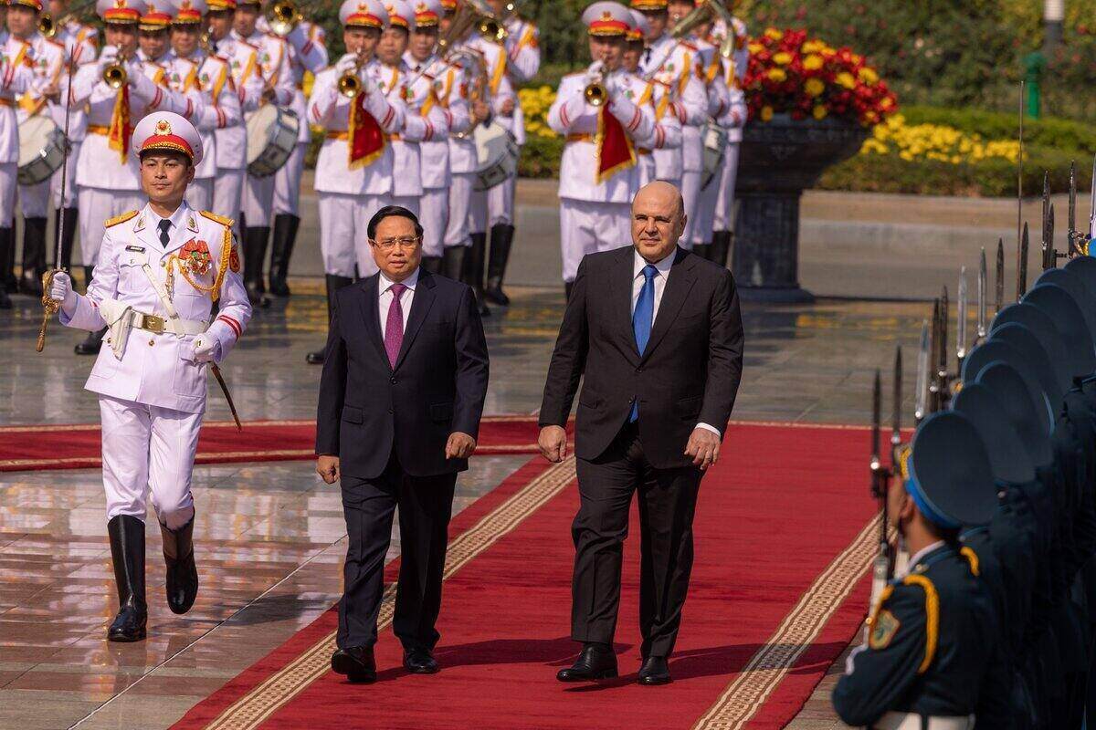 Prime Minister Pham Minh Chinh presided over the welcoming ceremony for Russian Prime Minister Mikhail Vladimirovich Mishustin. Photo: Hai Nguyen