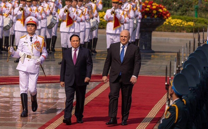 Prime Minister Pham Minh Chinh presided over the welcoming ceremony for Russian Prime Minister Mikhail Vladimirovich Mishustin. Photo: Hai Nguyen