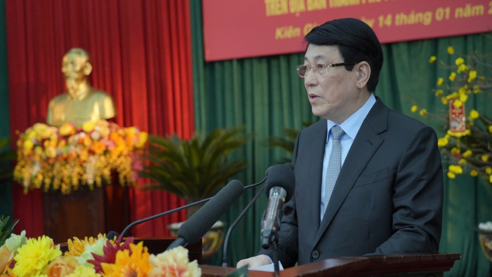 President Luong Cuong speaks during his visit and New Year greetings in Phu Quoc City. Photo: Le Tay