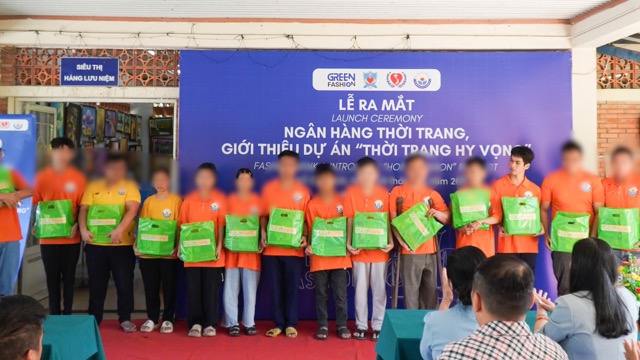 Fashion Bank with the project "Fashion of Hope" helps people with disabilities become more confident. Photo: MY DUYEN