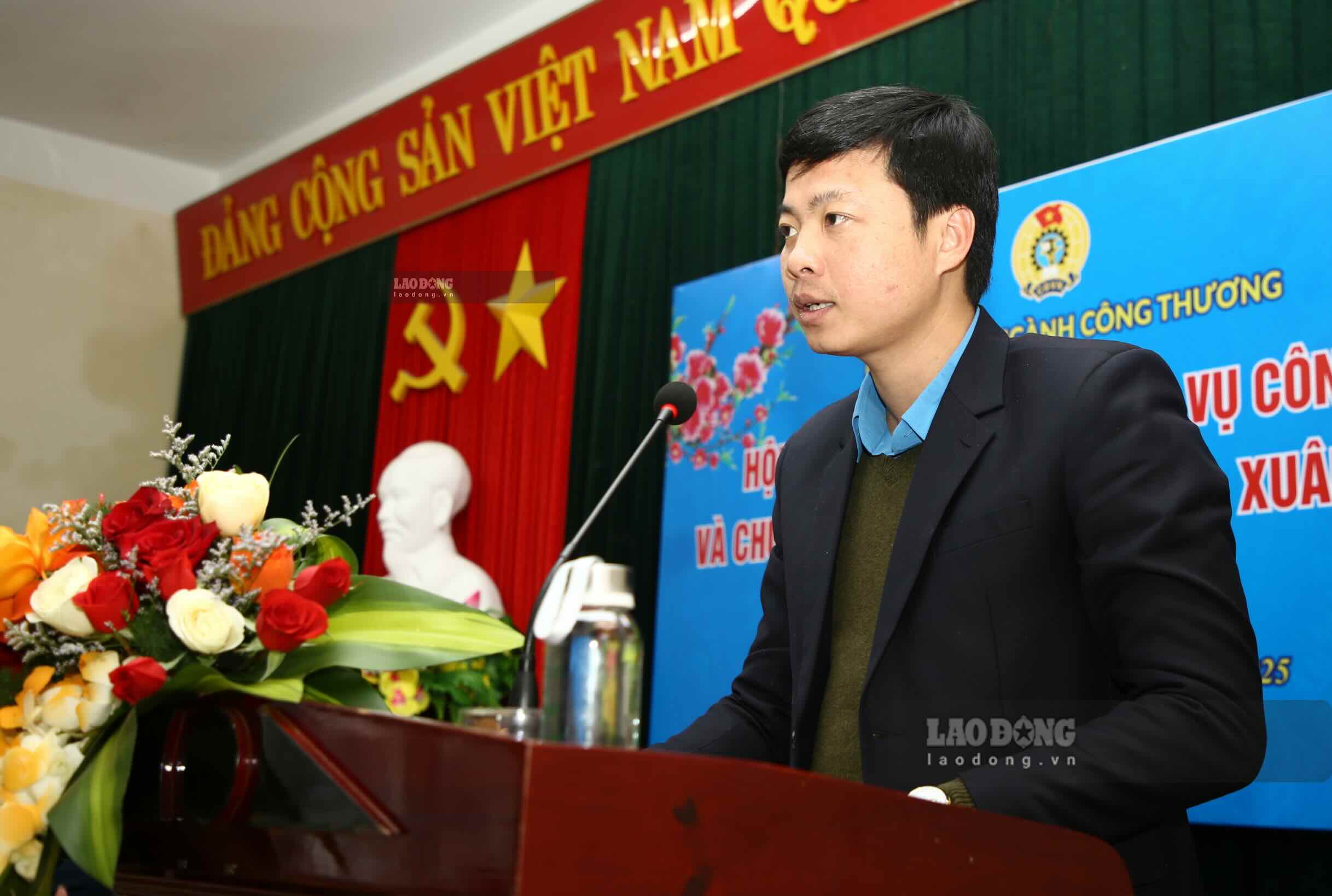 The Vice Chairman of the Quang Binh Provincial Federation of Labor highly appreciated the results achieved by the Industry and Trade Union in recent times in supporting union members and workers. Photo: Cong Sang