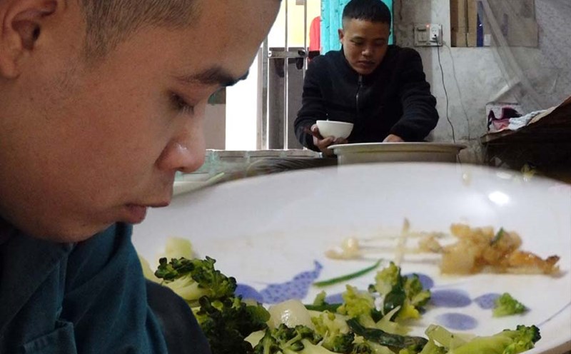 Low wages, workers hope for income increase near Tet