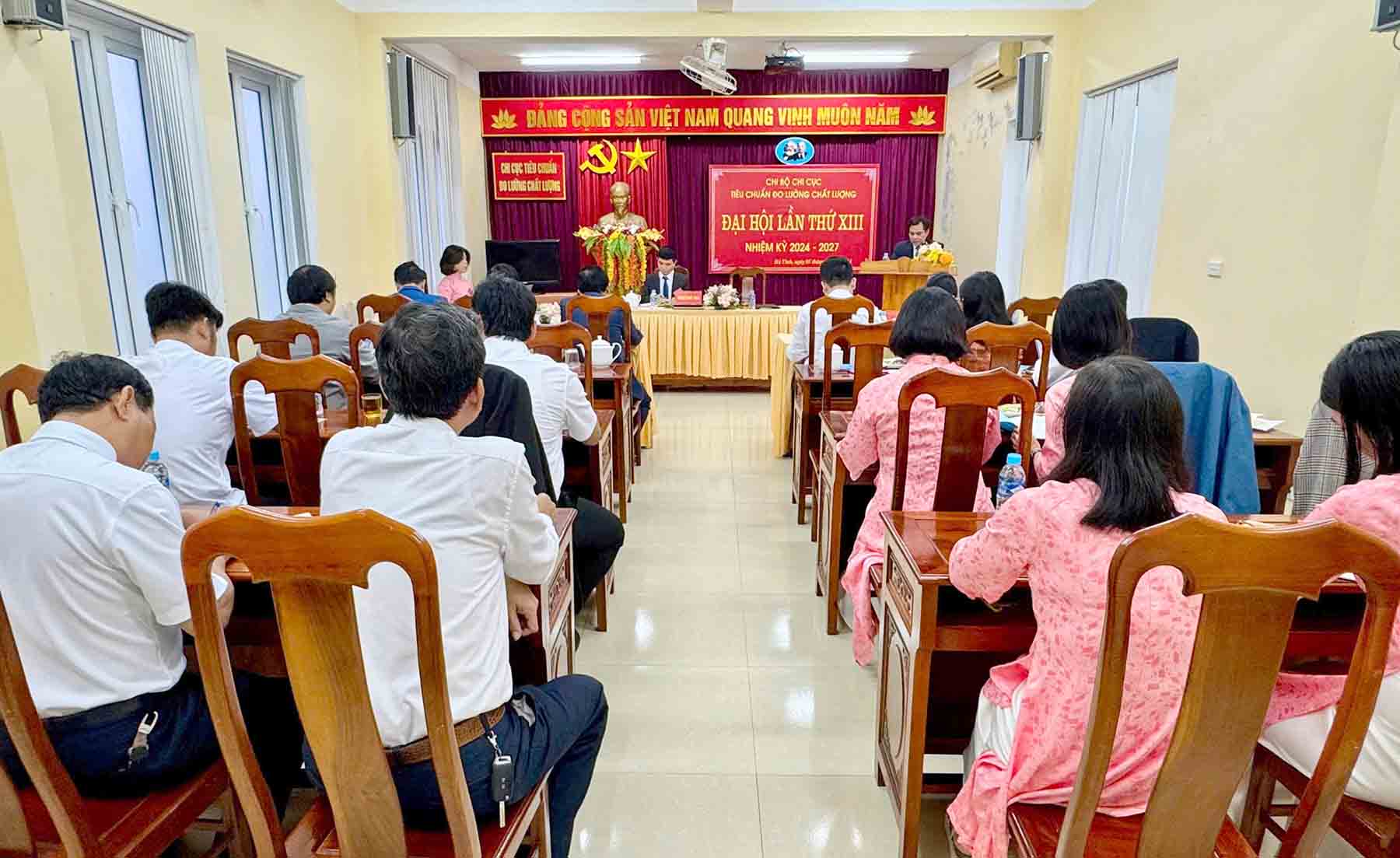 The Department of Standards, Metrology and Quality under the Department of Science and Technology of Ha Tinh has an officer who applied for early retirement. In the photo is the Congress of the 2024-2027 term of the Department of Standards, Metrology and Quality. Photo: Hoang Sinh