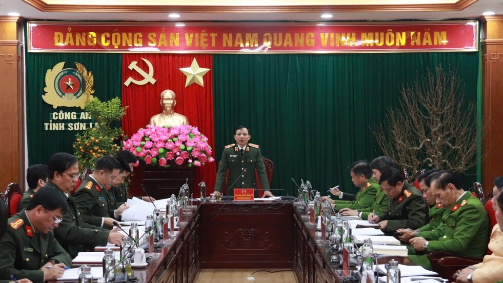 Major General Nguyen Thanh Son - Deputy Head of the Central Public Security Party Committee's Inspection Commission gave a speech at the meeting. Photo: Son La Public Security