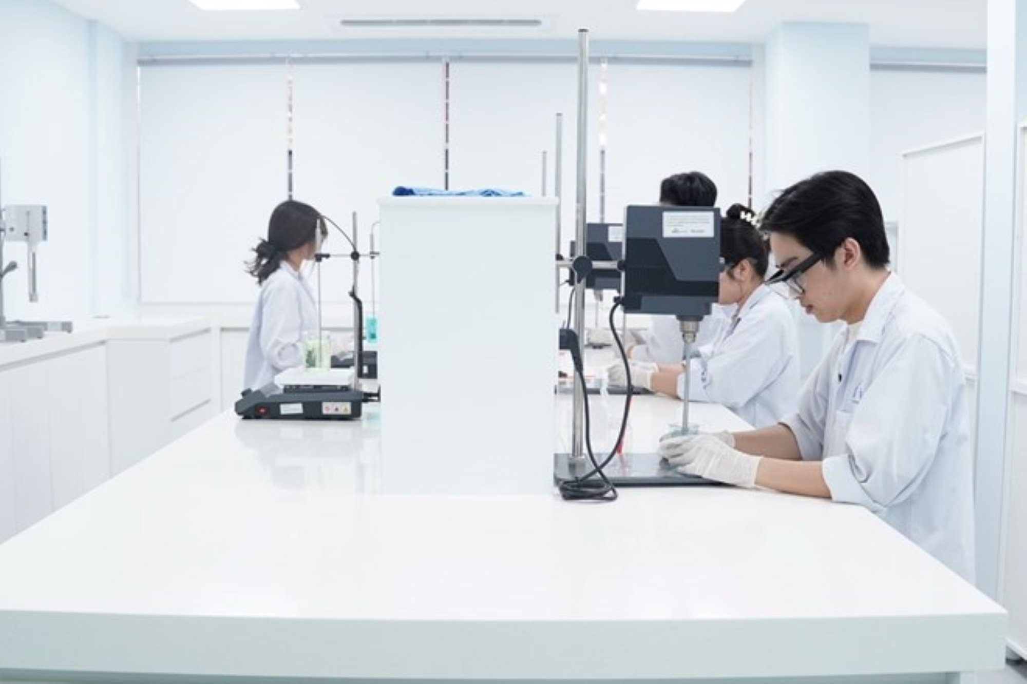 Universities have developed many training programs to train high-quality human resources suitable for the labor market. Photo: Nhu Quynh