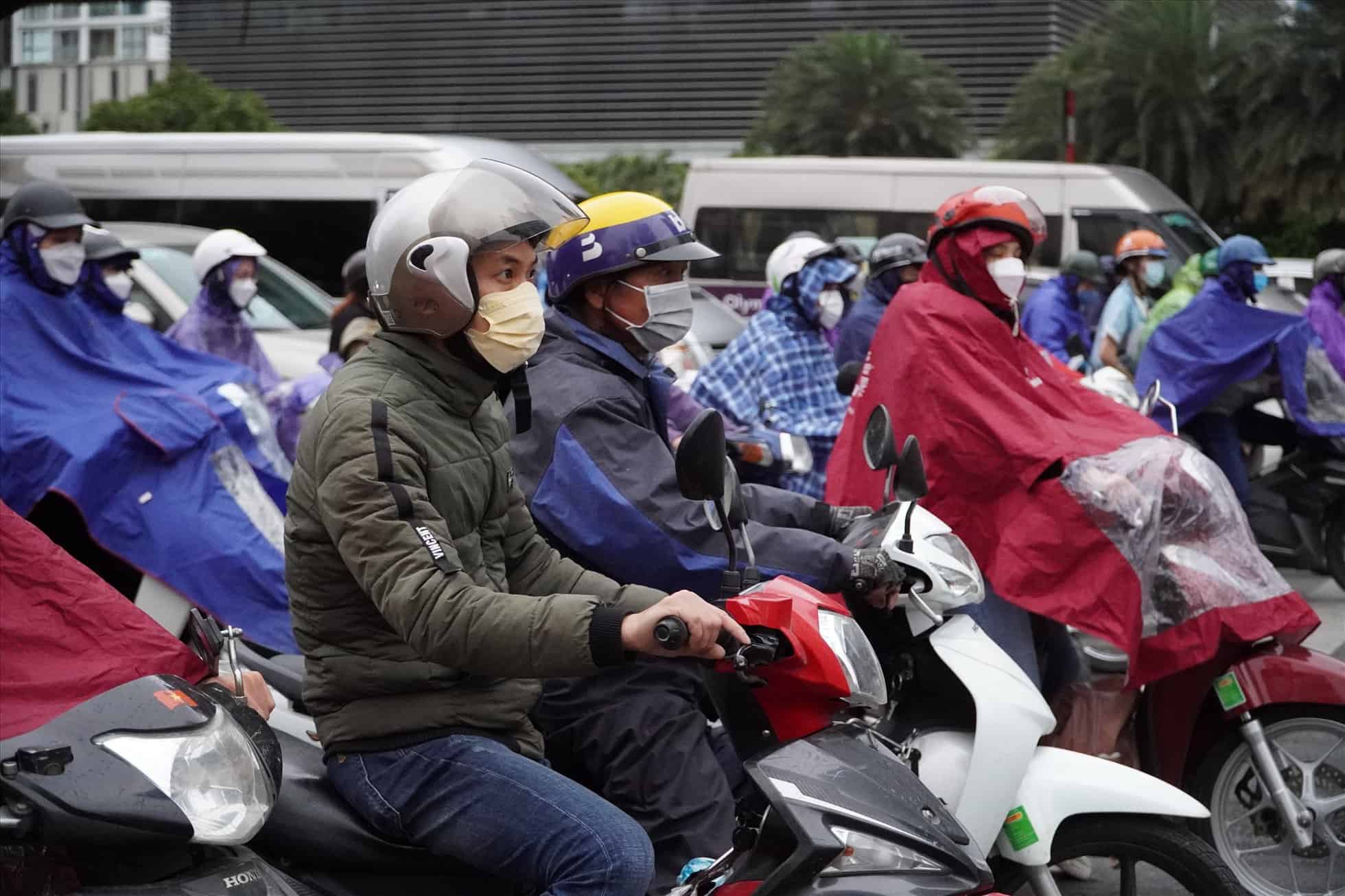 Weather forecast for tomorrow, January 15 in Hanoi is rain in some places, cold weather. Photo: Viet Dung